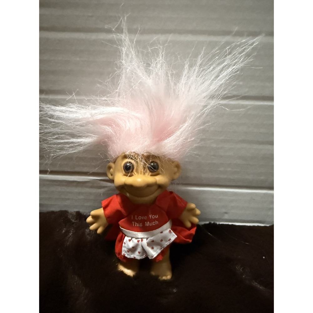 Vintage Russ Troll Doll , Valentine , Love , Pink Hair 4.5"‎ H.